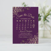 Gold Frills Plum Paarse Elegant Wedding Calendar Save The Date (Staand voorkant)