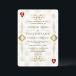 Gold Gatsby Casino Royale Vegas Poker Wedding Kaart<br><div class="desc">Uniek casino Royale en Great Gatsby voor het kaartontwerp. Het is voorzien van een kunstdecostijl, een Roaring-lijst uit 1920 met faux gold Fleur-de-lis, rode harten, Q en K op twee hoeken (het simuleren van speelkaarten), op gouden witte Art Deco patroonachtergrond. Er wordt een speciale formulering gebruikt zoals in pokerspel. Op...</div>
