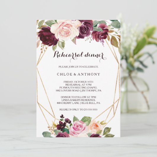 Gold Geometric Burgundy Floral Rehearsal Dinner Kaart (Staand voorkant)