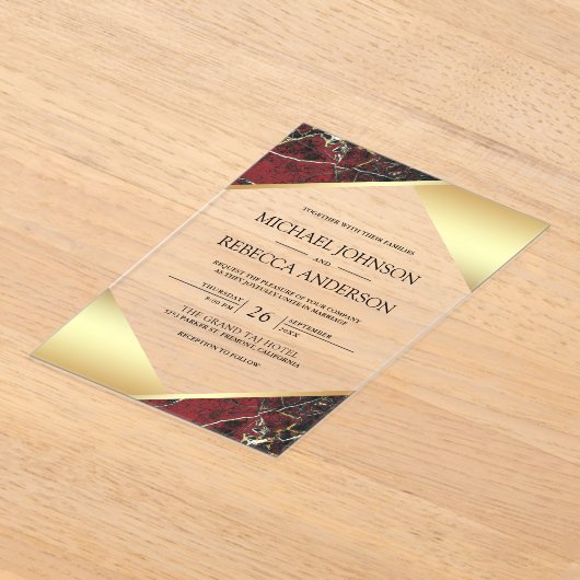 Gold Geometric Burgundy Marble Wedding Acryl Uitnodigingen (Laagn)