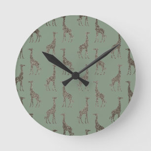 Gold Giraffe op Sage Green Ronde Klok