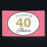 Gold Glitter 40 en Fabulous Pink 40th Birthday Spandoek<br><div class="desc">Elegant 40 en geweldige gepersonaliseerde 40e verjaardagsbanner, de woorden 40 en sassy zijn in faux gouden glitter en zwart. De achtergrond is een levendige tropische roze kleur. Ideaal voor je 40ste verjaardag. U kunt deze banner met jouw naam gemakkelijk aanpassen. Neem contact met ons op via onze winkel als je...</div>