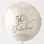 Gold Glitter 50th Birthday Party Ballon<br><div class="desc">Aangepaste ballon voor haar verjaardagsfeest. "50 & Fabulous" is geschreven in een elegant script tegen een champagne gouden achtergrond,  met gouden faux glitter druppelen van de top. Personaliseer met haar naam.</div>