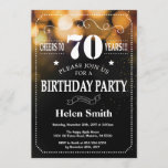 Gold Glitter 70th Birthday Invitation Kaart<br><div class="desc">Gold Glitter 70th Birthday Invitation. Witte Typografie. Achtergrond zwart-wit karton. Volwassen verjaardag. Mannelijke Mannen of vrouwen: Birthday. Kinder jongen of meisje Lady Teen Teenage Bday Invite. 13e 15e 16e 18e 21e 30e 40e 50e 60e 70e 80e 90e 100e. Elke leeftijd. Voor verdere aanpassing, te klikken gelieve de knoop "van de...</div>