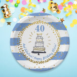 Gold Glitter Blue Stripe any Age Happy Birthday Papieren Bordje<br><div class="desc">Viel het verjaardagsmeisje in stijl met deze leuke en feestelijke papieren borden die voorzien zijn van een blauw en wit strepe patroon dat voorzien is van faux gouden glitter confetti stippen en een handgetekende verjaardagstaart. Voeg haar leeftijd,  haar naam en aangepaste tekst toe.</div>
