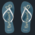 Gold Glitter Bridesmaid, Hearts Navy Blue Teenslippers<br><div class="desc">Stomme goudbruidbruidsmaïde en het hart op een blauw marineklein met jouw naam. Selecteer de kostumeknop om de lettertypestijl,  kleur en grootte te wijzigen. Elk meisje zou graag een elegant en stijlvol ontwerp hebben.</div>