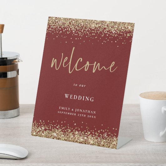 Gold Glitter Burgundy Names Welcome Weddenschap Reclamebord Met Voetstuk (Insitu)