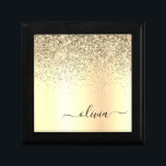 Gold Glitter Girly Luxury Modern Monogram Naam Cadeaudoosje<br><div class="desc">Gold Faux Folie Metallic Sparkle Glitter Brushed Metal Monogram Name Jewelry Keepomwille Box. Dit maakt het perfecte afstuderen,  de verjaardag,  de bruiloft,  het vrijgezellenfeest,  de verjaardag,  het baby shower of het bachelorette feest cadeau voor iemand die van glam luxe en chic stijlen houdt.</div>