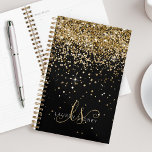 Gold Glitter Glam Monogram Naam Planner<br><div class="desc">Glam Gold Glitter Elegant Monogram Planner personaliseert dit trendy chic-ontwerp met elegante gouden mousserende glitter op een zwarte achtergrond. Het ontwerp kenmerkt uw handgeschreven manuscriptmonogram met  draden en naam.</div>