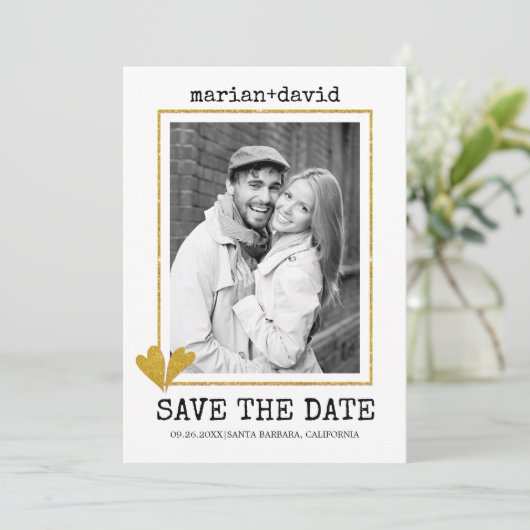 Gold glitter hartigt de schrijfmachine brutfoto save the date (Staand voorkant)