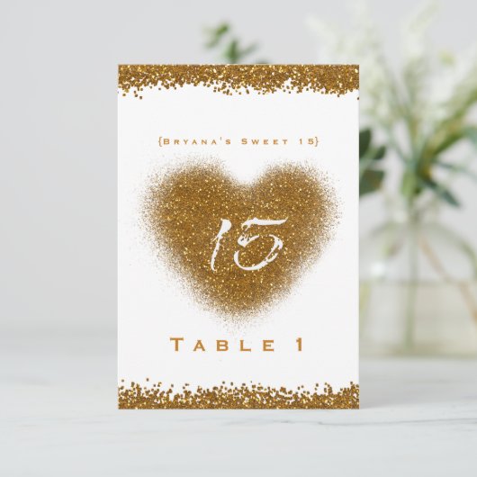 Gold Glitter Heart 15 Quinceincera Table Number Kaart (Staand voorkant)