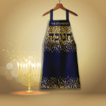 Gold Glitter Hebrew Hanukkah Light-up-nacht Schort<br><div class="desc">Onze Hebreeuwse Chanoeka Light up The Night Gold/Navy Glitter Schort zal het Keukenpersoneel laten glimlachen! Faux Gold glitter op marine achtergrond is de perfecte achtergrond voor deze feestelijke Chanoeka boodschap. Inclusief het Hebreeuwse woord "CHANUKAH". Je kunt dit schort je eigen maken met jouw naam of bericht bovenaan. Voor variaties op...</div>