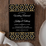 Gold Glitter Monogram Poker Chip Casino Wedding Kaart<br><div class="desc">Vier in stijl met deze fantastische uitnodigingen voor huwelijksrepetities. Het moderne en zeer trendy design is perfect voor een bruiloft in het fantastische Las Vegas of een casino locatie. De bewoording is gemakkelijk te personaliseren en uw gasten zullen zo opgewonden zijn om deze uitnodigingen in de mail te krijgen. Overeenkomende...</div>