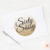 Gold Glitter Ombre 60 en Sassy 60th Birthday Ronde Sticker (Envelop)
