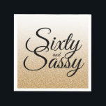Gold Glitter Ombre 60 en Sassy 60th Birthday Servet<br><div class="desc">Vier het draaien van 60 in stijl met dit moderne 60e verjaardag ontwerp op een gouden glitter ombre achtergrond, deze luxe 60e verjaardag papieren servetten zijn perfect voor het creëren van een fantastische 60e verjaardag viering. De woorden sixty en sassy zijn ingesteld met behulp van modern script. Als u hulp...</div>