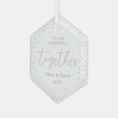 Gold Glitter Ons eerste kerstcadeauscript Glas Ornament (Voorkant links)
