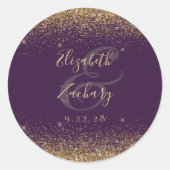 Gold Glitter Script Paarse bruiloft Ronde Sticker (Voorkant)