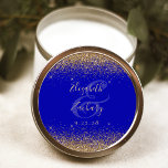 Gold Glitter Script Royal Blue Wedding Ronde Sticker<br><div class="desc">Deze stijlvolle moderne sticker heeft een faux gold glitter design aan de boven- en onderkant. Pas de goudkleurige tekst eenvoudig aan op een koningsblauwe achtergrond,  met de namen van de bruid en bruidegom in handschriftkalligrafie over een grote ampersand.</div>