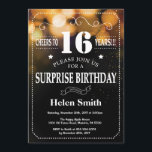 Gold Glitter Surprise 16th Birthday Invitation Kaart<br><div class="desc">Gold Glitter Surprise 16th Birthday Invitation. Witte Typografie. Achtergrond zwart-wit karton. Kinderen van afgelopen dag. Mannelijke Mannen of vrouwen: Birthday. Kinder jongen of meisje Lady Teen Teenage Bday Invite. 13e 15e 16e 18e 21e 30e 40e 50e 60e 70e 80e 90e 100e. Elke leeftijd. Voor verdere aanpassing, te klikken gelieve de...</div>