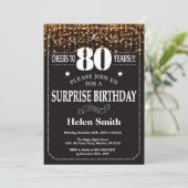 Gold Glitter Surprise 80ste verjaardag Uitnodiging (Staand voorkant)
