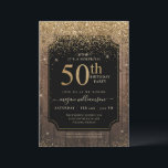Gold Glitter Wood 50th Birthday Party Black Kaart<br><div class="desc">Dit elegante ontwerp kenmerkt een robuuste hout en een zwarte achtergrond,  gouden glitter,  en het schrijven van het douanemanuscript. Wat een mooie manier om je gasten uit te nodigen voor deze speciale gelegenheid.</div>