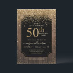 Gold Glitter Wood 50th Birthday Party Black Kaart<br><div class="desc">Dit elegante ontwerp kenmerkt een robuuste hout en een zwarte achtergrond,  gouden glitter,  en het schrijven van het douanemanuscript. Wat een mooie manier om je gasten uit te nodigen voor deze speciale gelegenheid.</div>