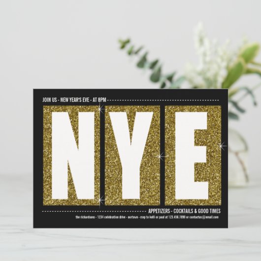 Gold Glittery New Year's Eve Cocktail Party Kaart (Staand voorkant)