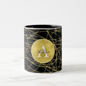 Gold Glitzy Black Abstract Monogram Tweekleurige Koffiemok (Center)