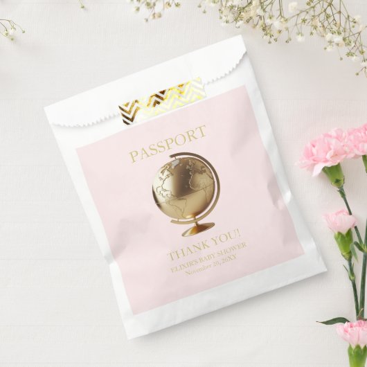 Gold Globe Passport Travel Baby Shower Bedankzakje (Gezegeld)