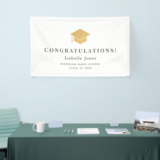 Gold Graduation Cap Minimalistisch Wit Afstuderen Spandoek (Beurs)