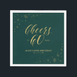 Gold & Green Modern Cheers 60th Birthday Party Servet<br><div class="desc">Deze aangepaste papieren servet voegt stijlvolle details toe aan uw speciale dag. Dit ontwerp is voorzien van een gladde grafische vormgeving en typografie "Cheers to 60 years" in een gouden foliestructuur op een groene achtergrond. Ideaal voor een modern gouden thema op 60ste verjaardagsfeestje. In mijn winkel BaraBomDesign zijn ook uitnodigingen...</div>