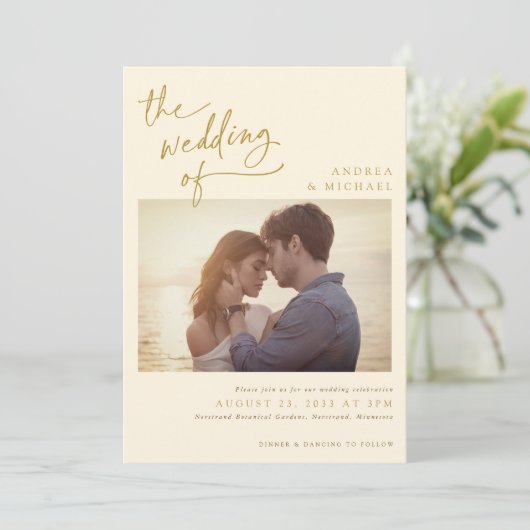 Gold Handwriting Cream Ivory Modern Photo Wedding Kaart (Staand voorkant)