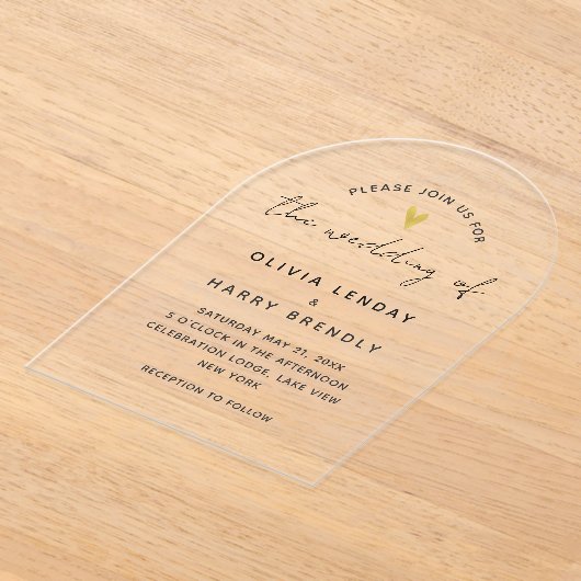 Gold Heart Elegant Modern Script Wedding Acryl Uitnodigingen (Laagn)