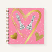 Gold Hearts King en Queen Schaakstukken op Roze | Notitieboek (Voorkant)