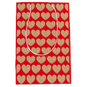 Gold Hearts On Red Background Medium Cadeauzakje (Voorkant)