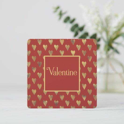 Gold Hearts op rood, Valentijns Feestdagenkaart (Staand voorkant)