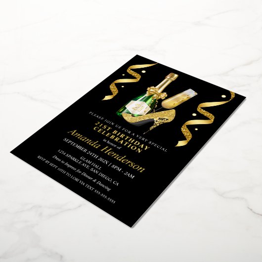 Gold Heels en Champagne Women's Birthday Folie Uitnodiging (Gedraaid)