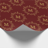 Gold Holly Wreated kerstmonogram Cadeaupapier (Hoek)