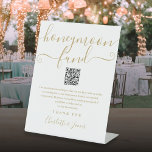 Gold Honeymoon Fund QR-code Reclamebord Met Voetstuk<br><div class="desc">Een elegant gouden huwelijksreis fondsbord,  gepersonaliseerd met uw speciale bericht,  namen en wenscode QR. Ontworpen door Thisnotme©</div>