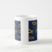 Gold Ichthus Pattern op Navy Blue Background Koffiemok (Center)