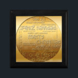 Gold International kerstcadeaudoos voor juwelen Cadeaudoosje<br><div class="desc">Wens Kerstmis in veel talen : Feliz Navidad - Feliz Natal - Joyeux Noel - Fröhliche Weihnachten - Vrolijk Kerstfeest - Buone Feste Natalizie - God Jul - Merry Kerstmis, met dit mooie ontwerp zoals uitgesneden en papercut stijl (gouden lettering) op gouden achtergrond. Gouden juwelendoos voor Kerstmis. U kunt de...</div>