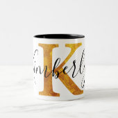 Gold 'K' Monogram met persoonlijke naam Tweekleurige Koffiemok (Center)