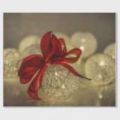Gold kerstballen, String Lights, Red Bow Holiday Cadeaupapier (Vlak)