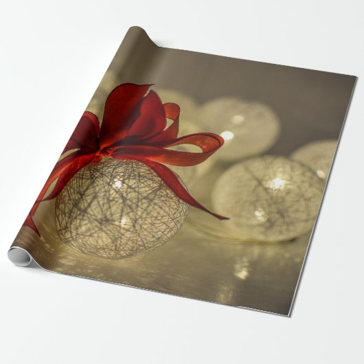 Gold kerstballen, String Lights, Red Bow Holiday Cadeaupapier (Uitgerold)