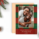 Gold-kerstcadeau voor Folie-feestdag Folie Feestdagenkaart<br><div class="desc">Klasachtig,  eenvoudig rood en groen kerstvierkant patroon met familiefoto en echte gouden folieaccenten. Personaliseer met uw eigen naam en groet.</div>