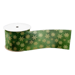 Gold kerstsnowflakes op groen satijnen lint