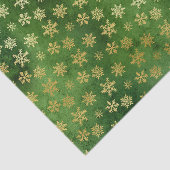 Gold kerstsnowflakes op groen tissuepapier (Detail)