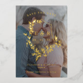 Gold laat Crest Monogram Foto opslaan Foi Folie Uitnodiging (Voorkant)