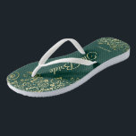 Gold Lace op Emerald Green The Bride Wedding Teenslippers<br><div class="desc">Dans de nacht weg met deze mooie trouwteenslippers. Ontworpen voor de bruid, kenmerken zij een eenvoudig maar elegant ontwerp met goudkleurig manuscript dat op een emerald groene gekleurde achtergrond en fancy gouden lace krullen en swirls tekent. Mooie manier om fancy en geschikt te blijven terwijl je voeten na een lange...</div>