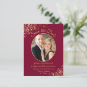 Gold Lace op maroon Wedding Save the Date Photo Aankondigingskaart (Staand voorkant)